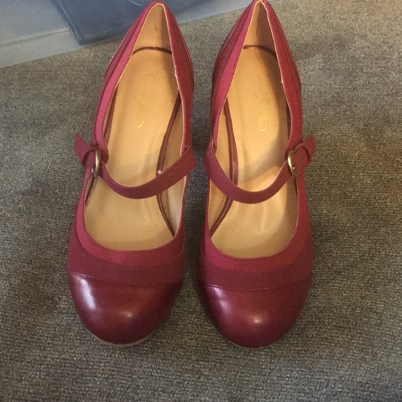 Red Pumps - Picture 4 of 5